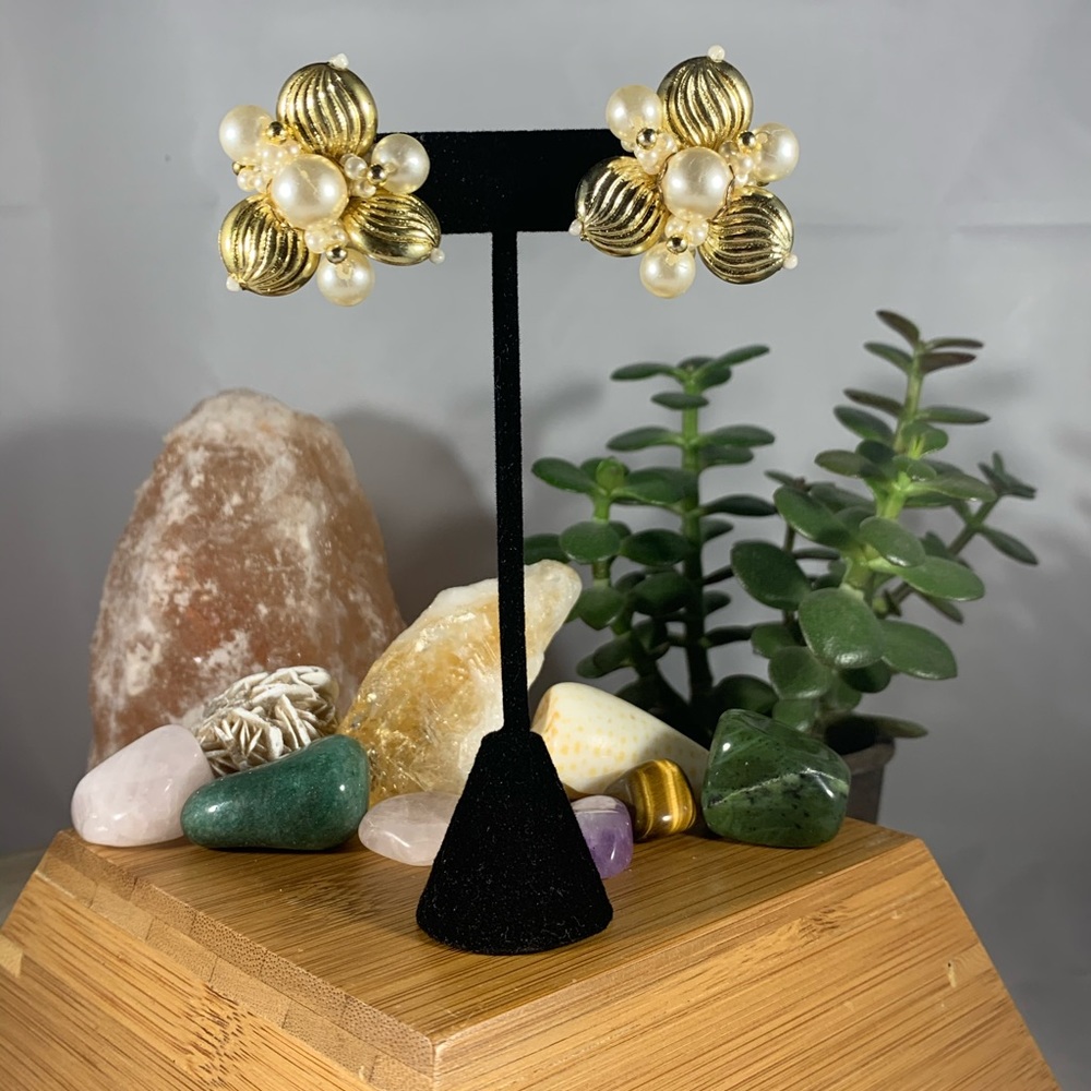 Gold and pearl vintage earrings